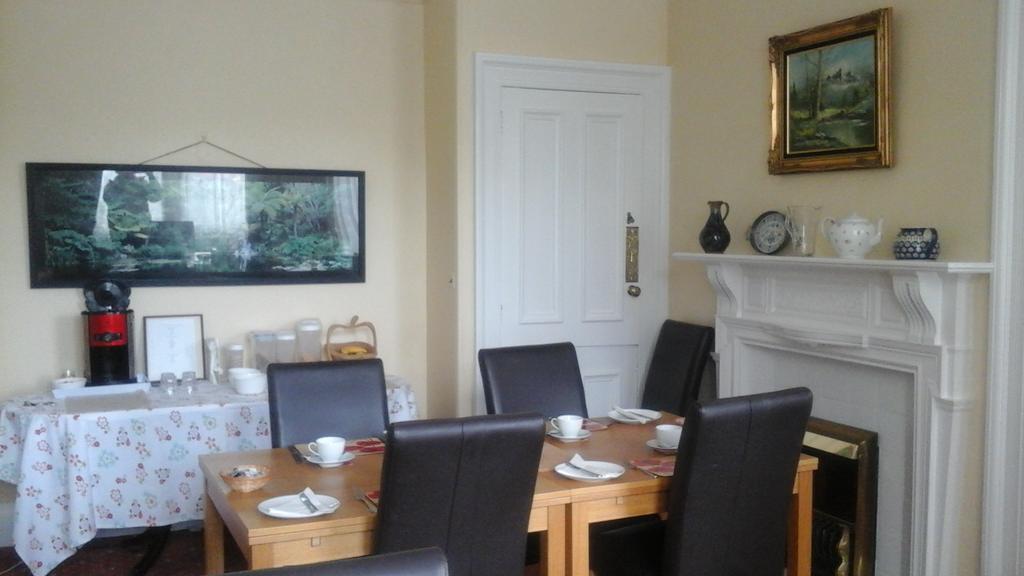 Lindores Guesthouse Peebles Bagian luar foto